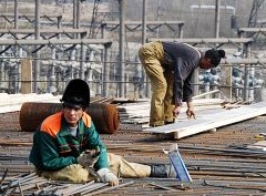 В Минэкономразвития поддержали идею отказа от мигрантов на стройке - «Дайджест»